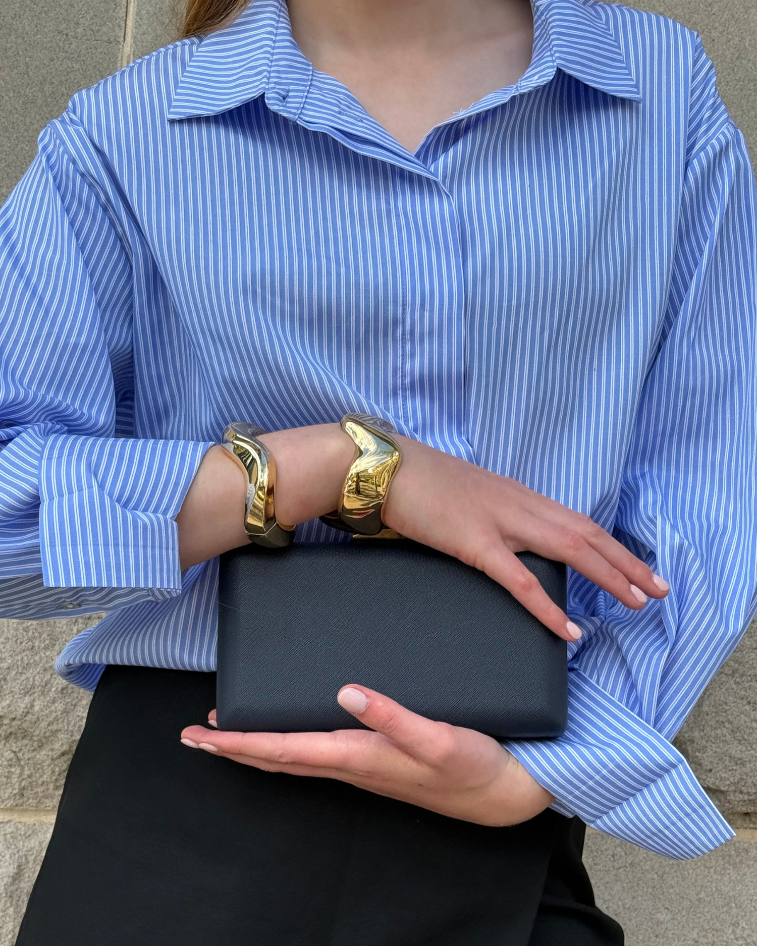 Izoa Bianca Clutch in Navy