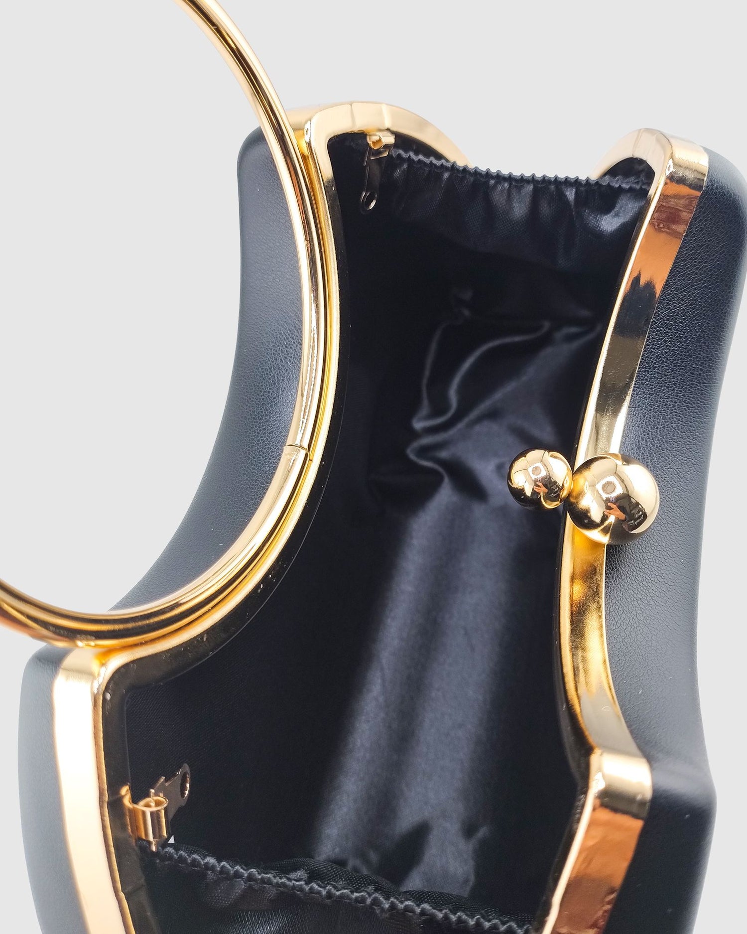 Izoa Skye Clutch in Black