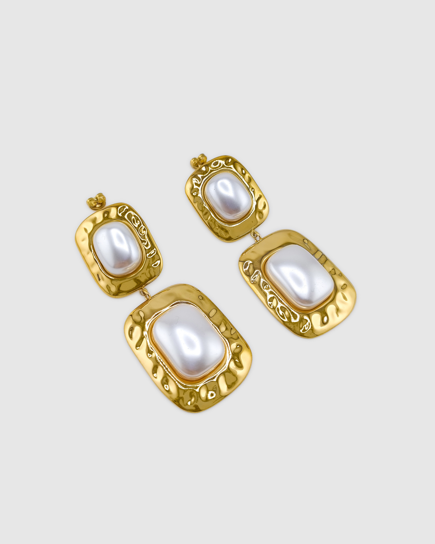 Izoa Hadley Drop Stud Earring Pearl