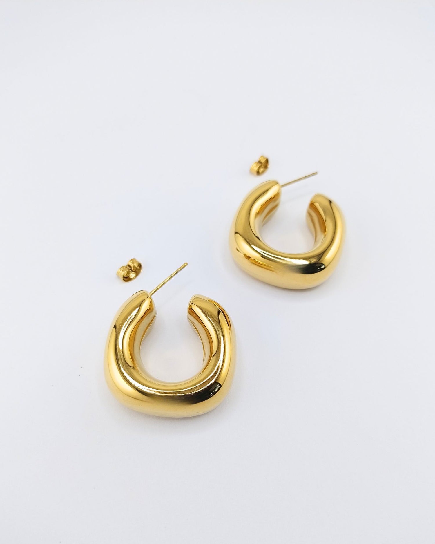 Izoa Wave Hoop Earrings Gold