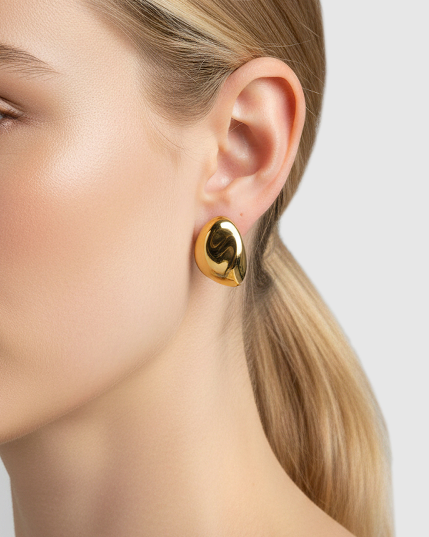 Izoa Rhiannon Stud Earrings Gold