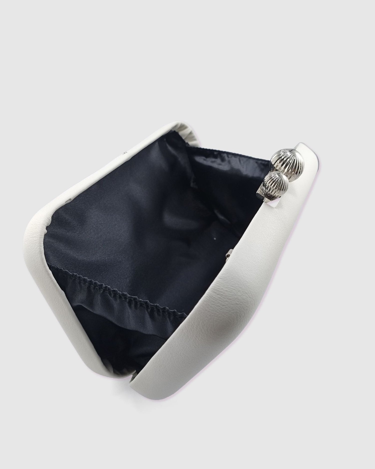 Izoa Emma Clutch White