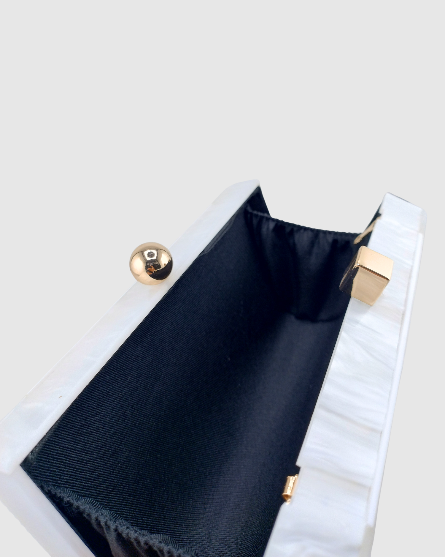 Izoa Brooke Marble Clutch White