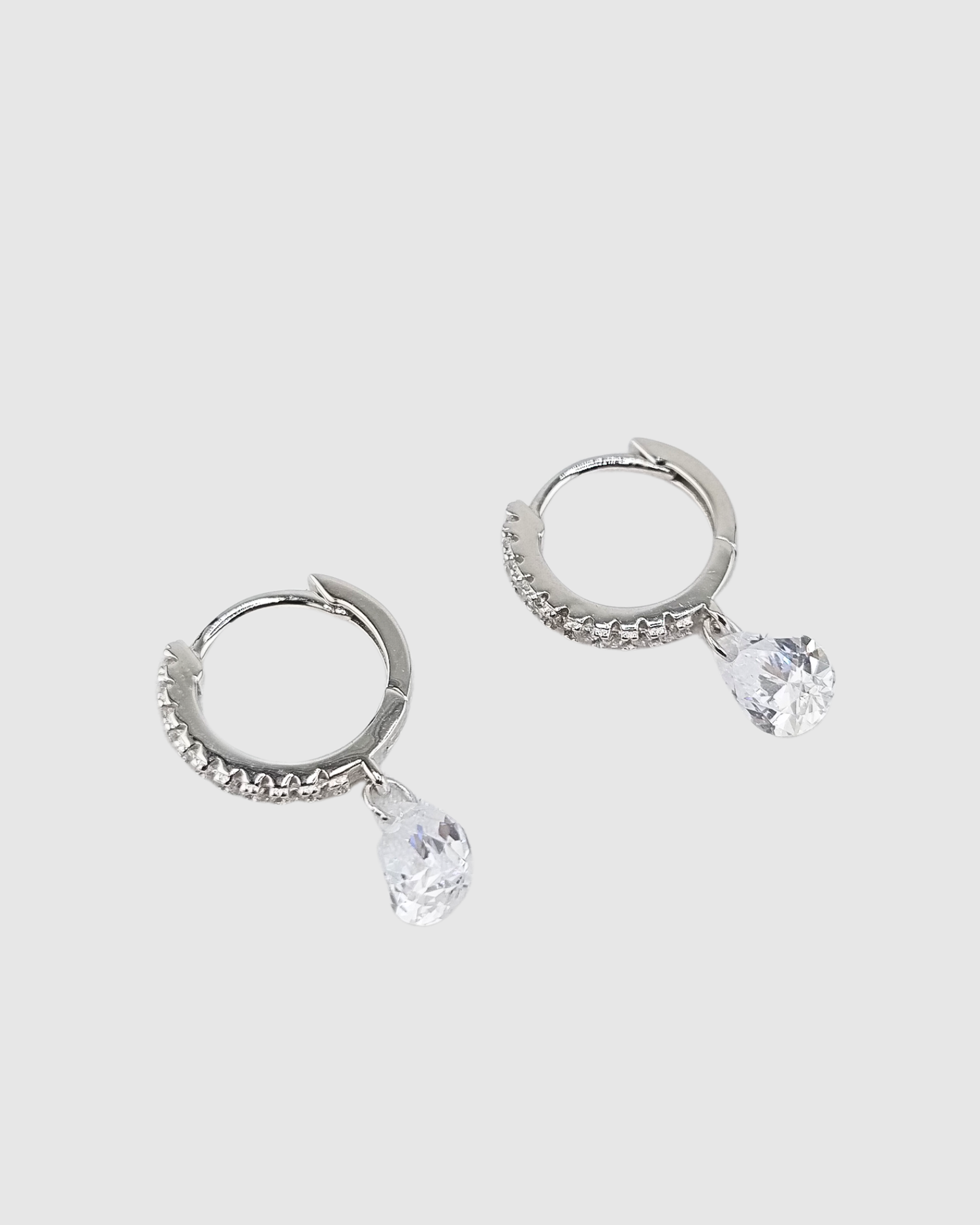 Izoa Emily Huggie Silver Clear
