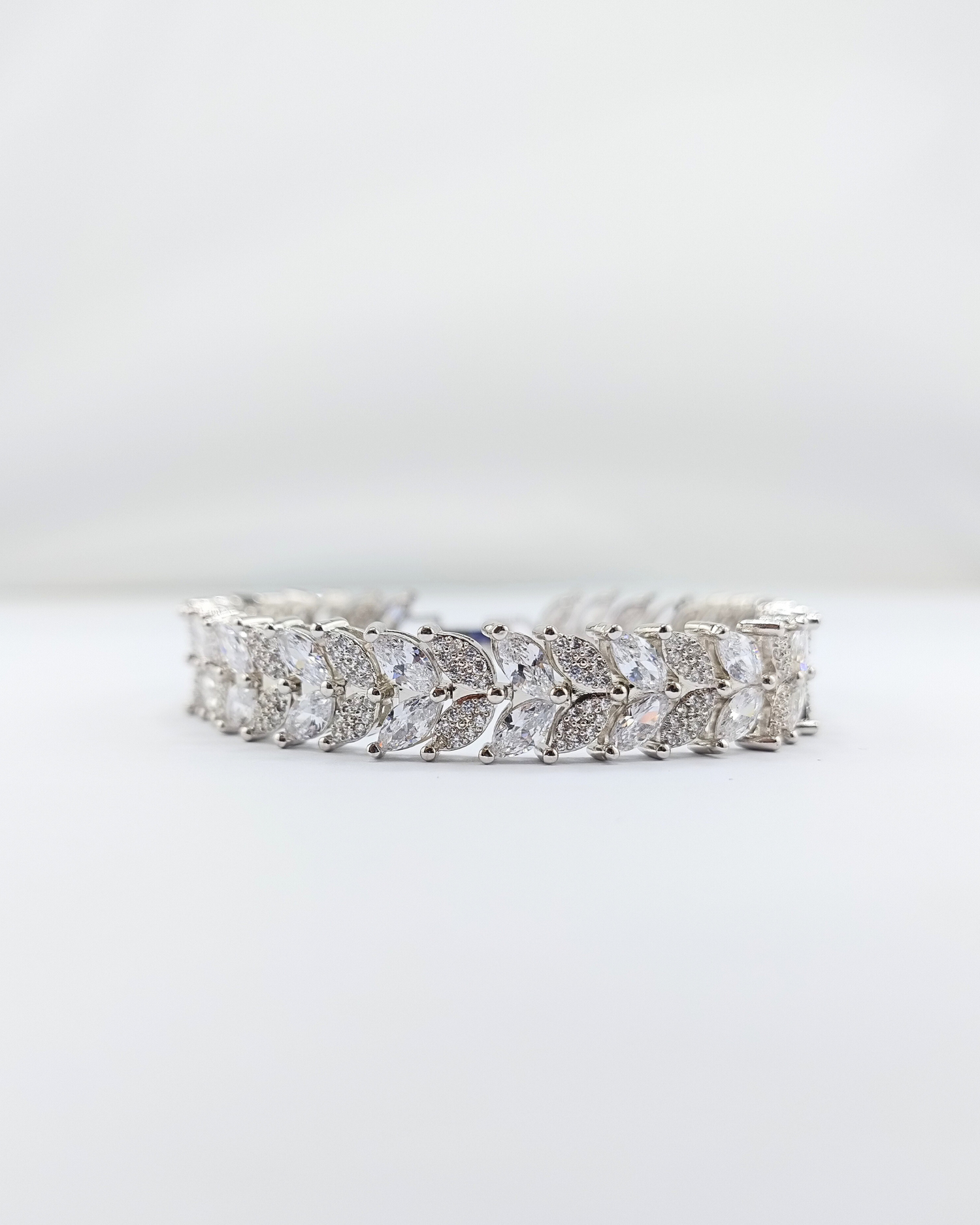 Izoa Feather Tennis Bracelet Silver