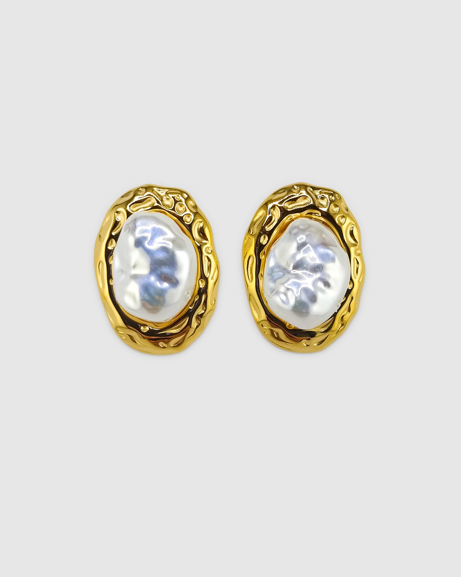Izoa Giselle Pearl Stud Earrings