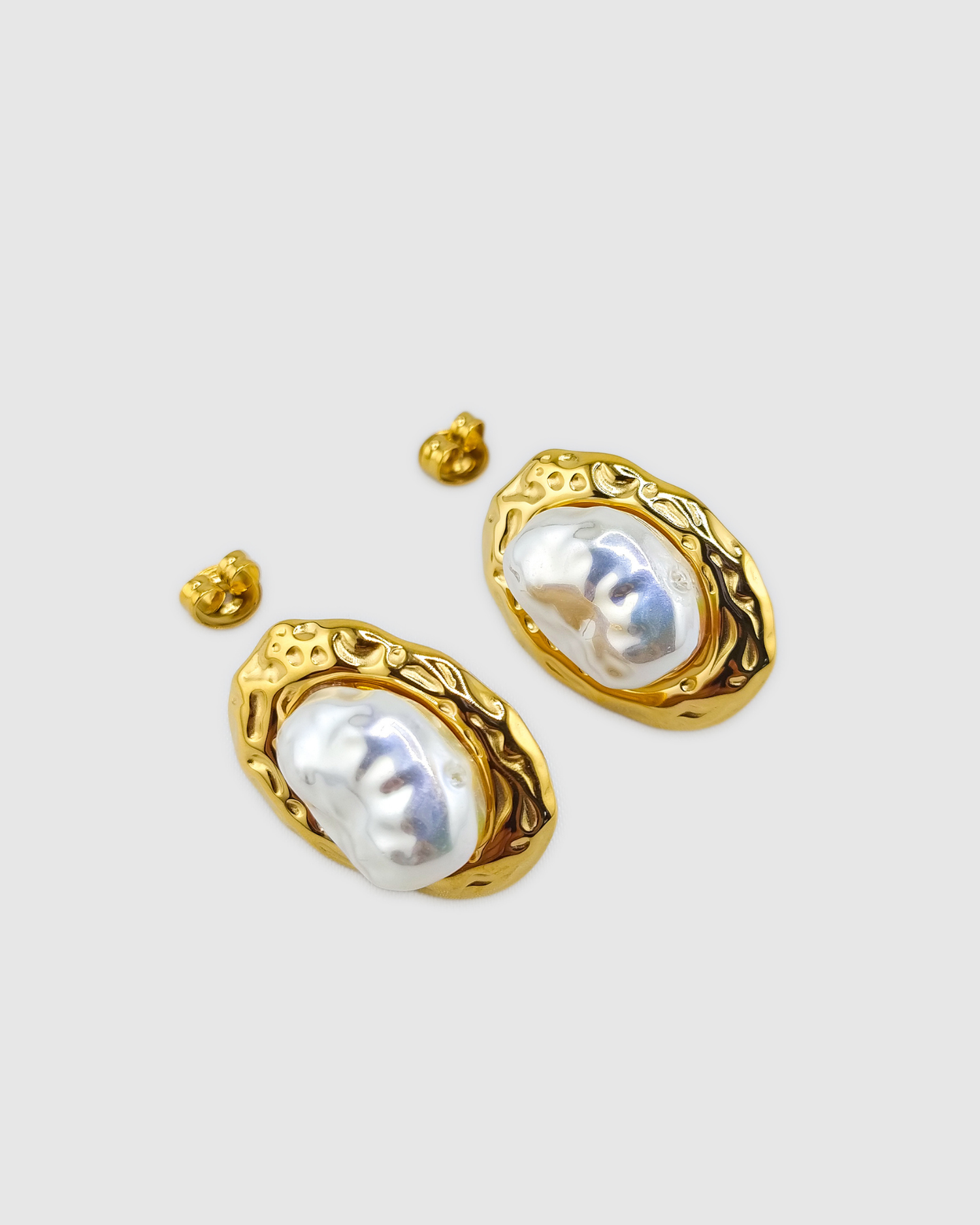 Izoa Giselle Pearl Stud Earrings