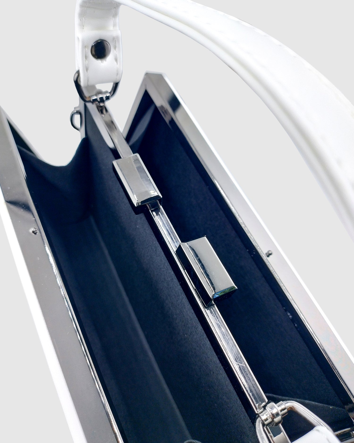 Izoa Brianna Clutch White Gunmetal