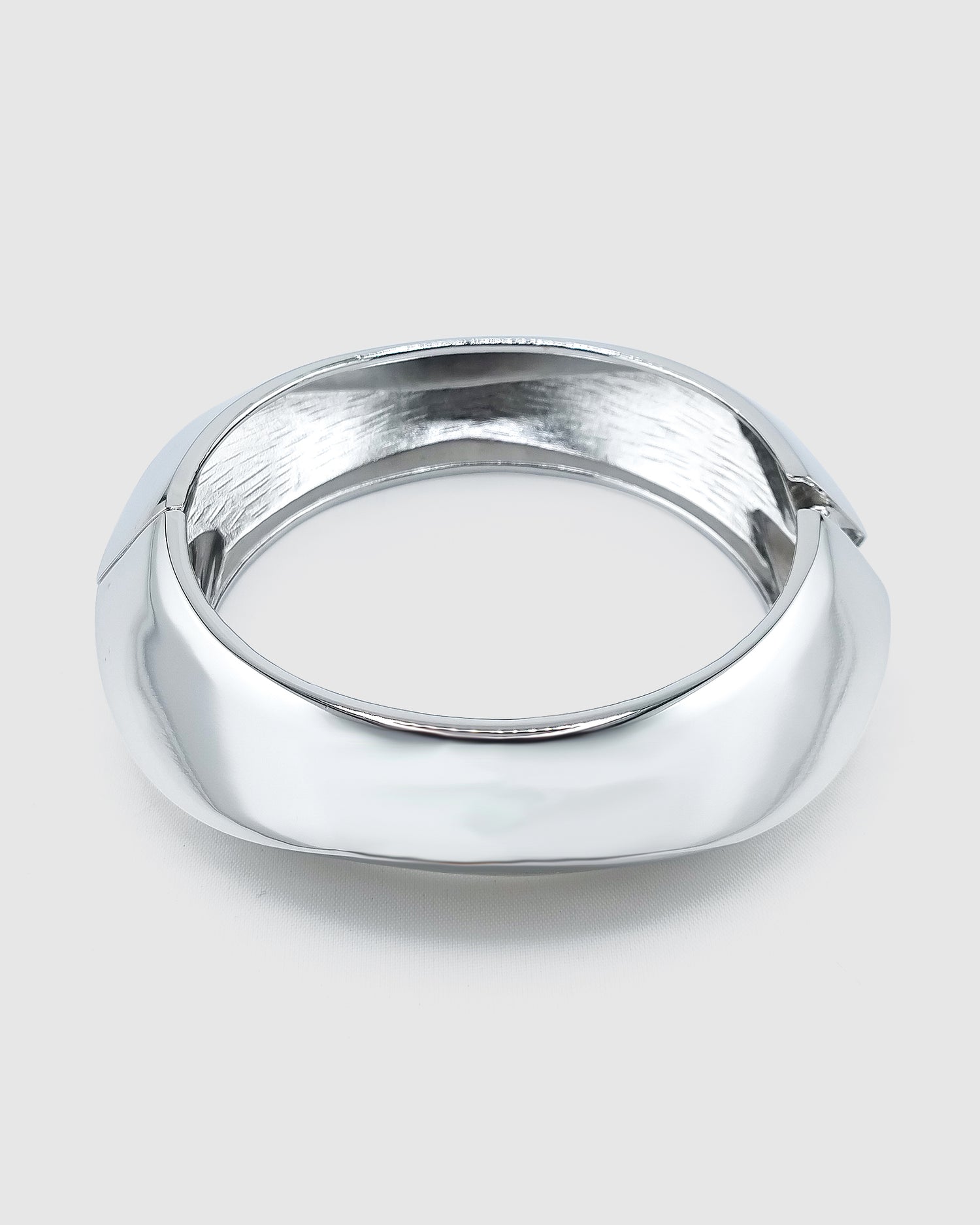 Izoa Elva Bangle Silver