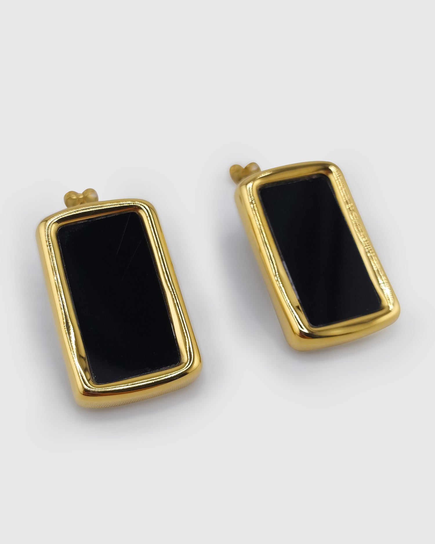 Izoa Iris Stud Earring Gold Black
