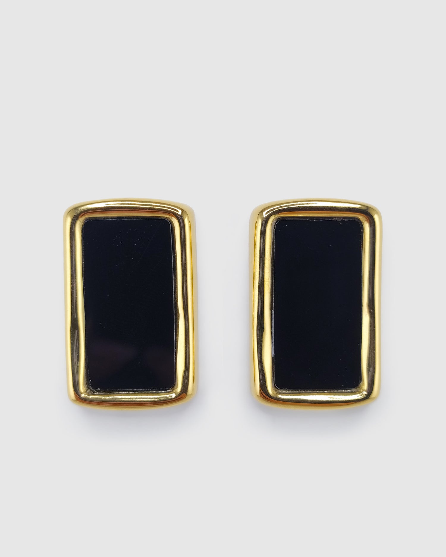 Izoa Iris Stud Earring Gold Black
