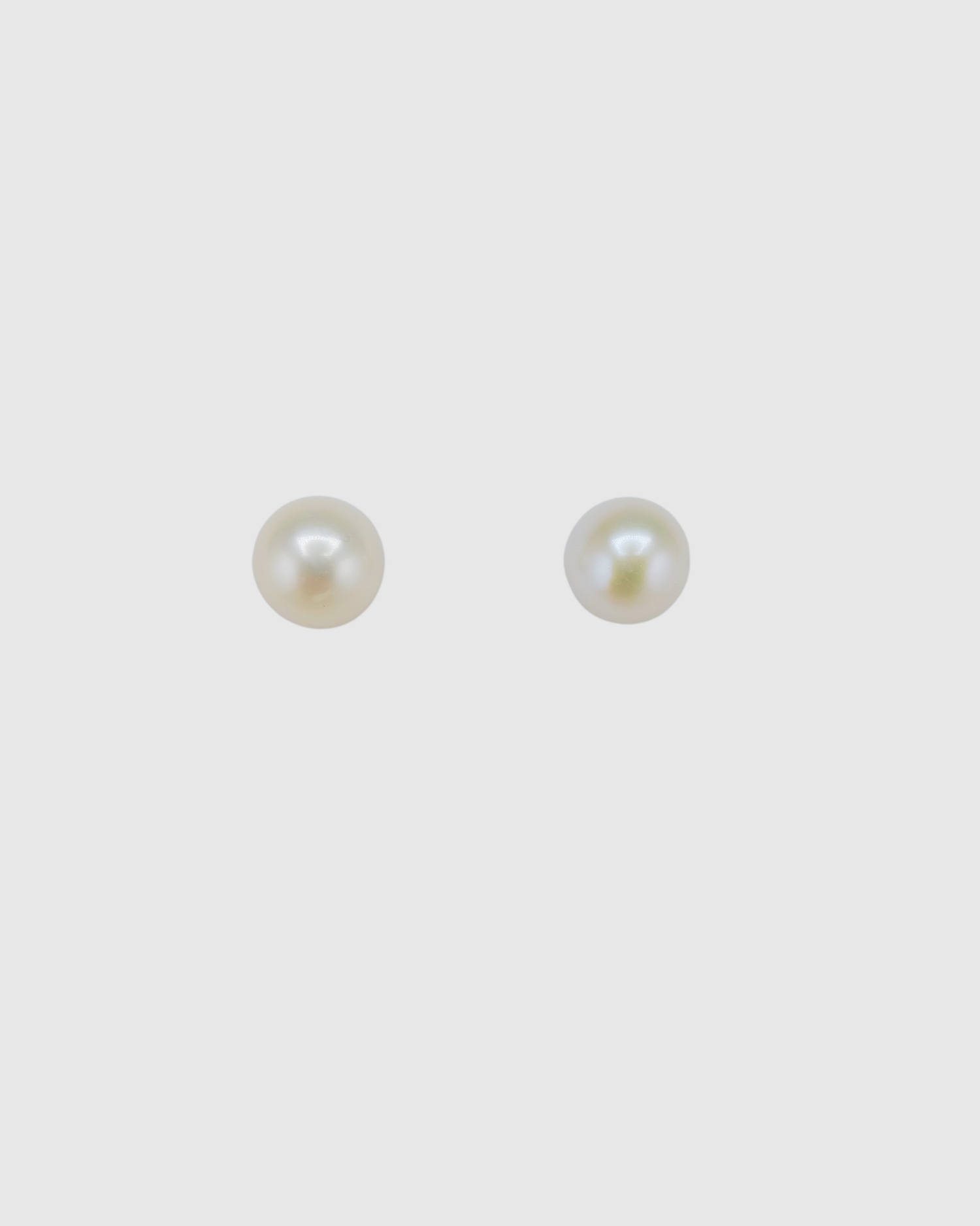 Izoa Calista Pearl Stud Earrings White