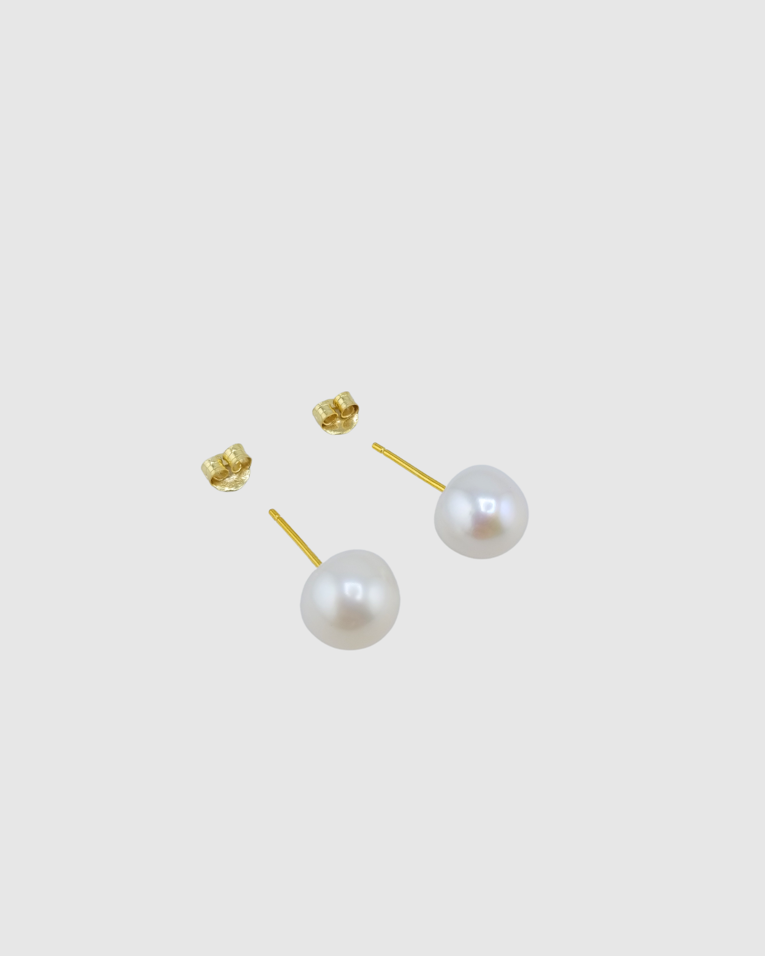 Izoa Calista Pearl Stud Earrings White