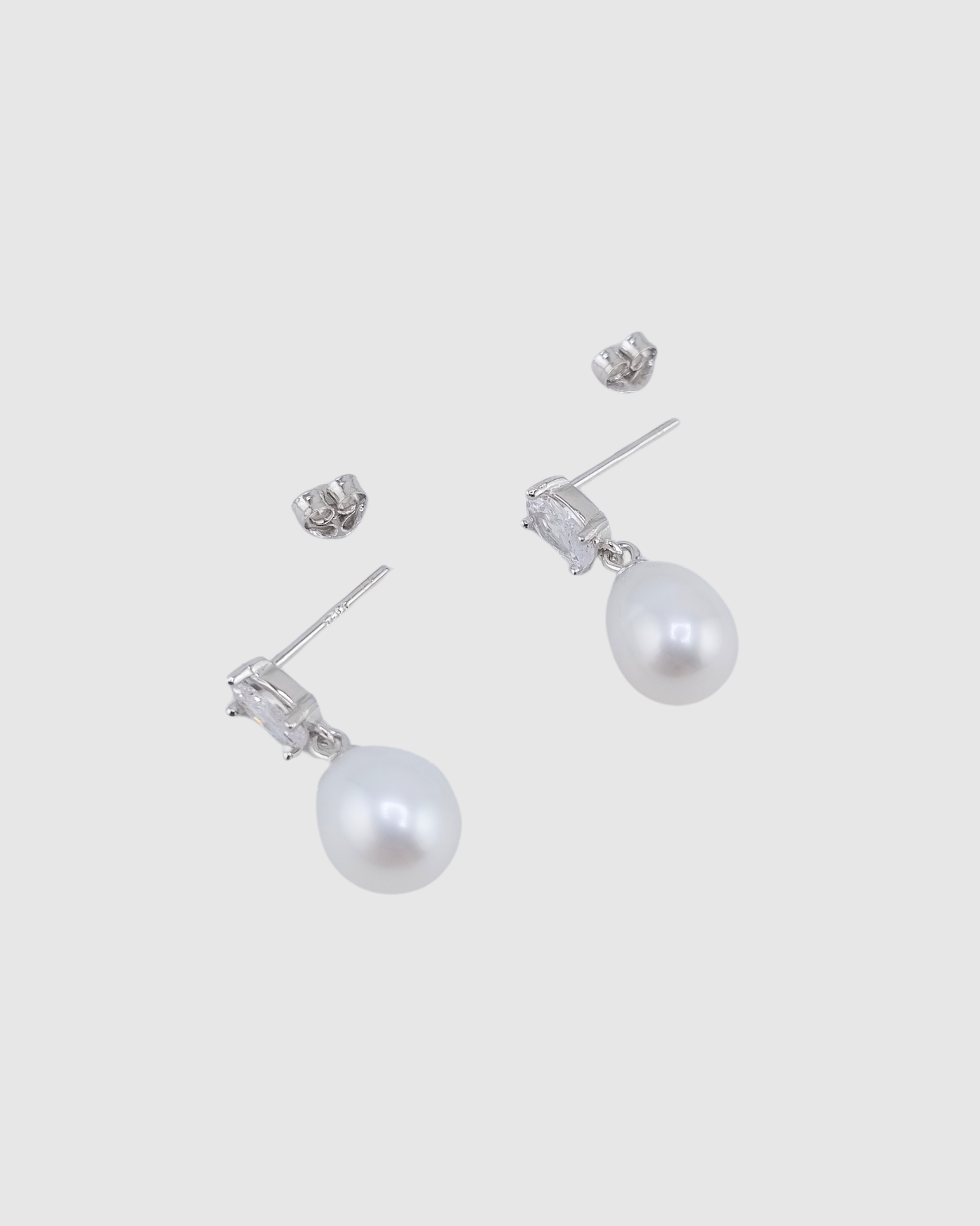 Izoa Millie Earrings Silver Clear Freshwater Pearl