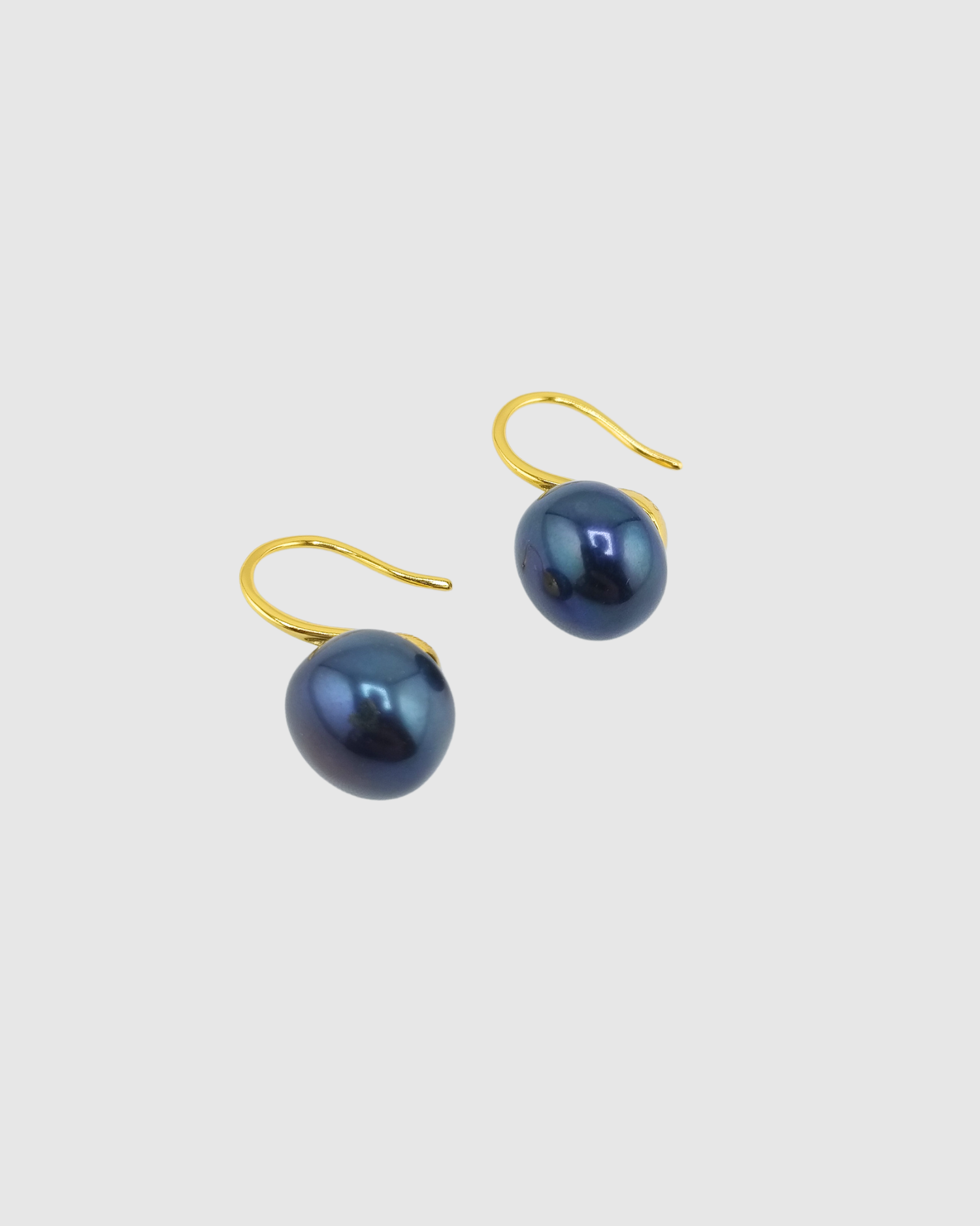 Izoa Cecilia Earrings Navy Freshwater Pearl