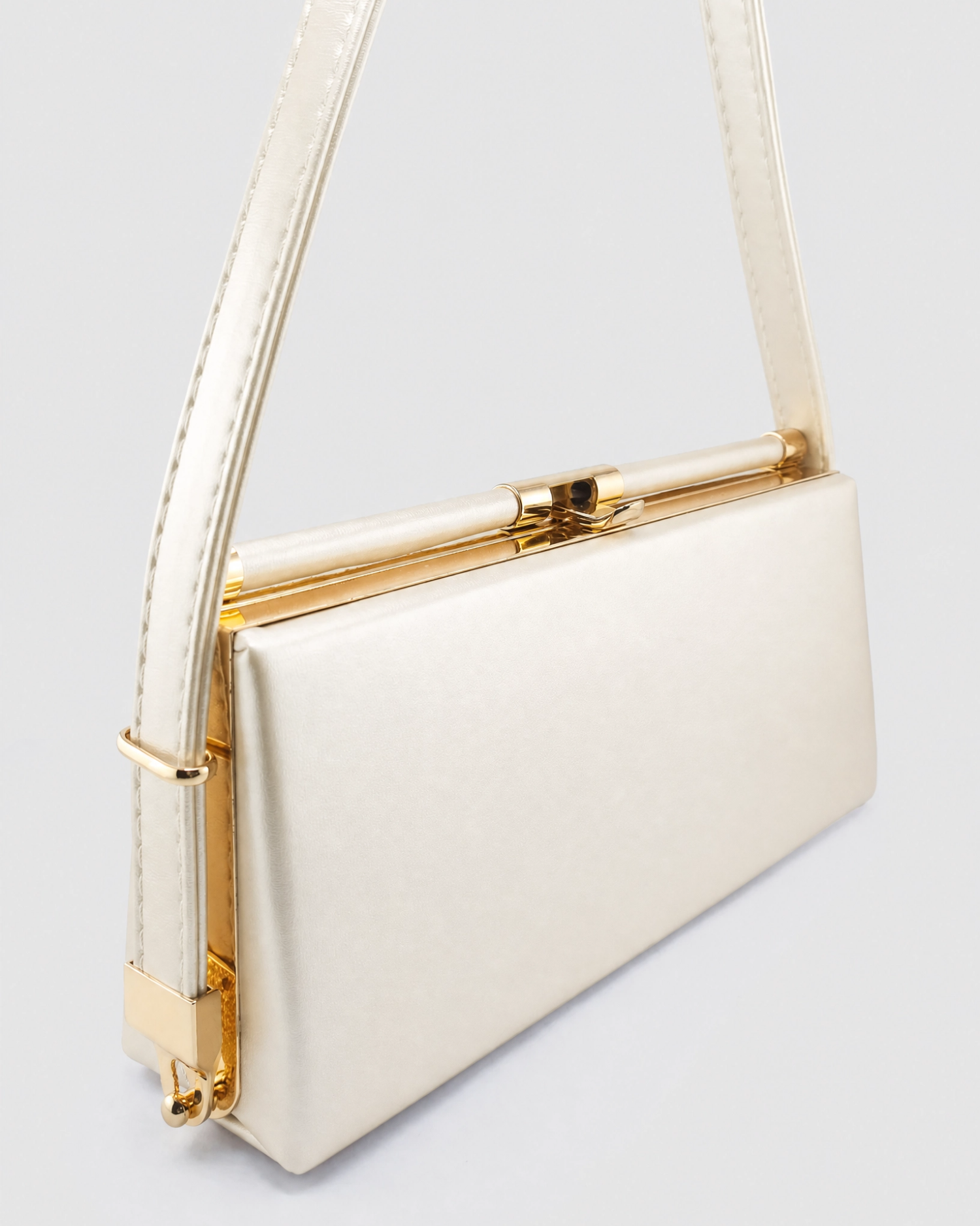 Izoa Olive Clutch Pearly White Gold