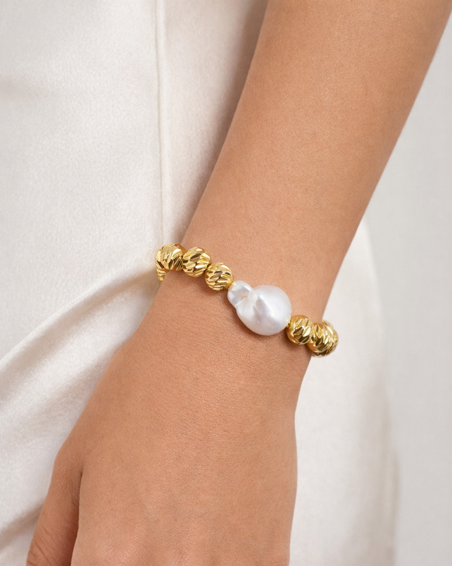 Izoa Maia Freshwater Baroque Pearl Bracelet Gold