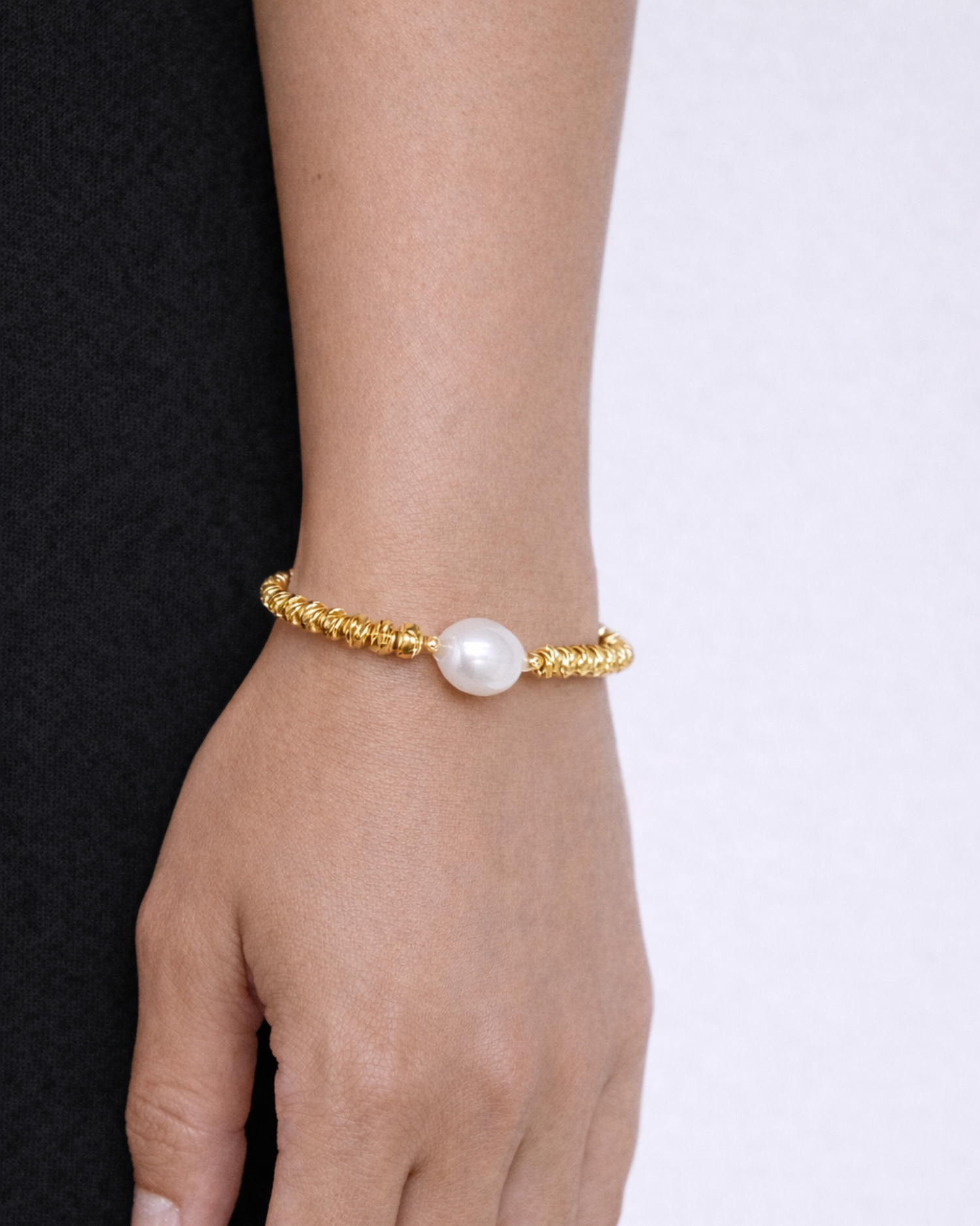 Izoa Amarae Pearl Bracelet Gold