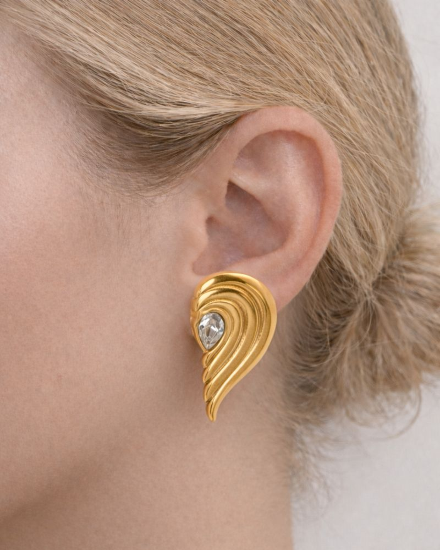 Izoa Catalina Stud Earrings Gold