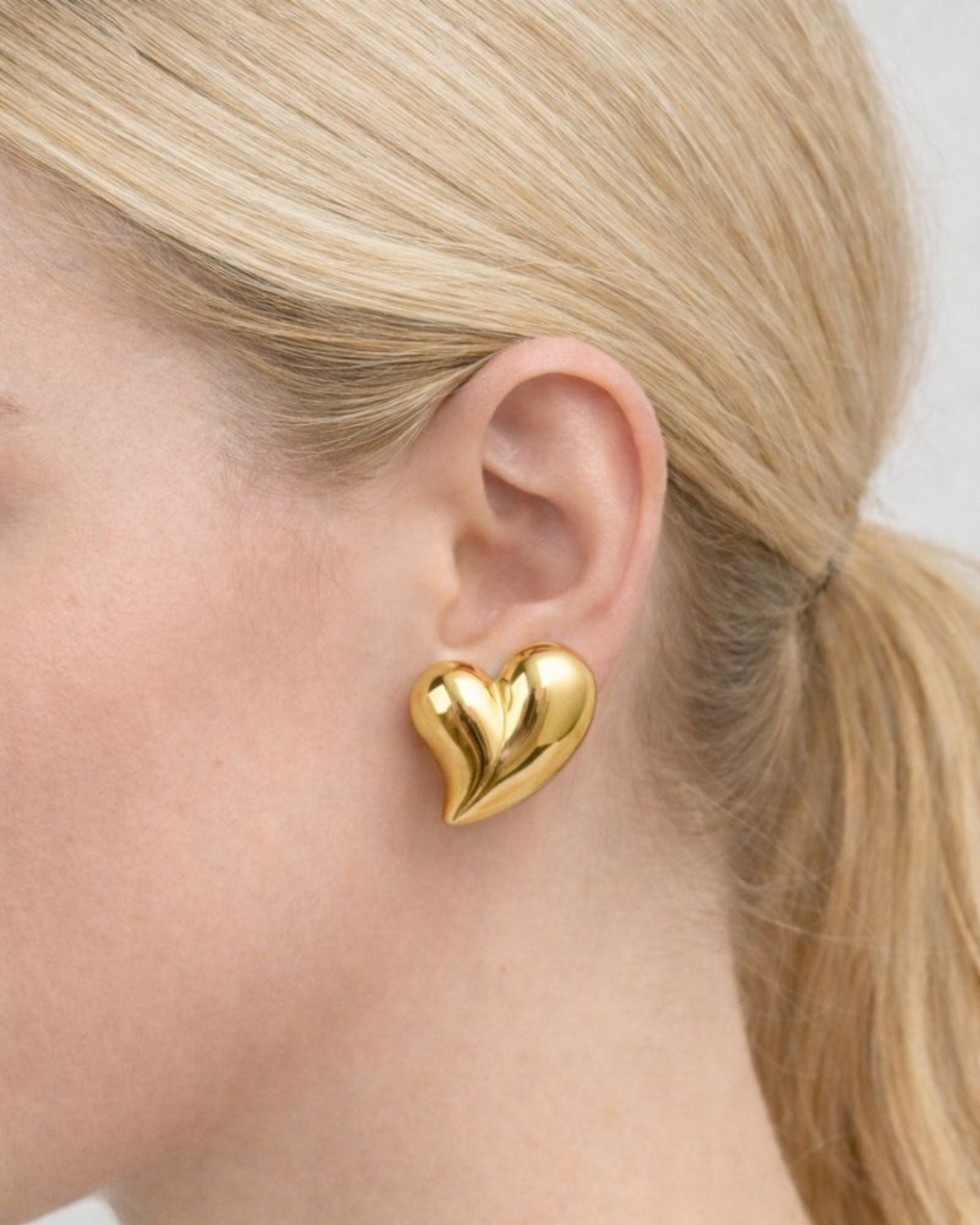 Izoa Layla Heart Stud Earrings Gold