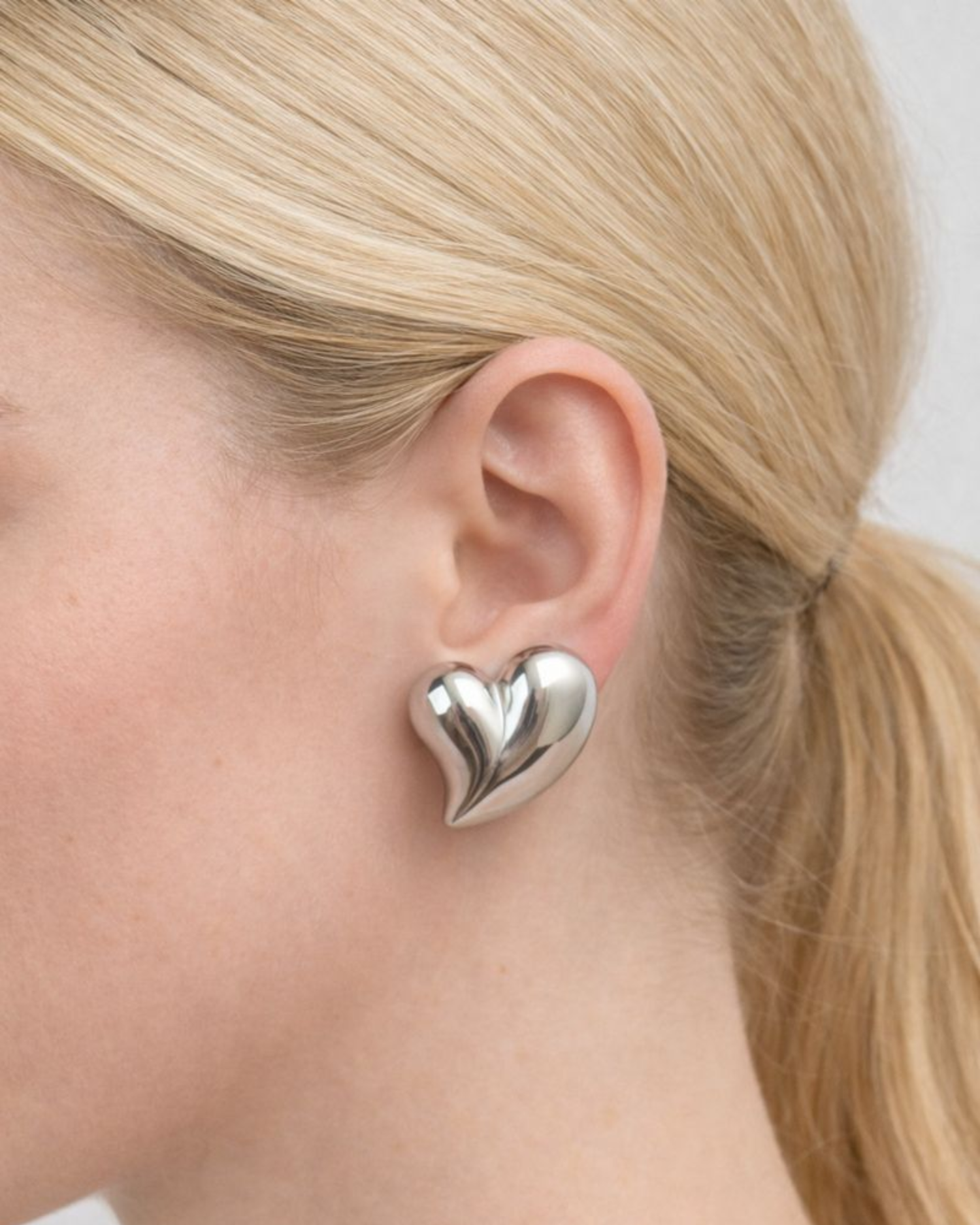 Izoa Layla Heart Stud Earrings Silver