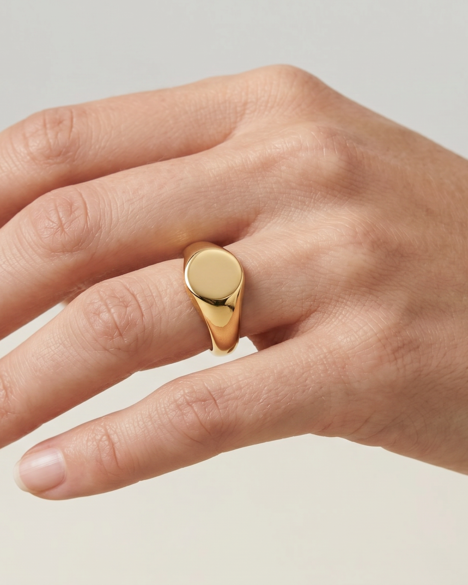 Izoa Signet Ring Gold