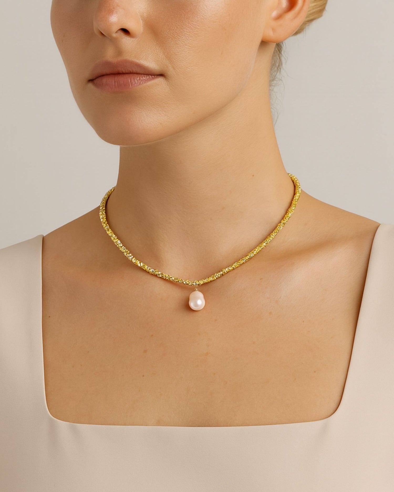 Izoa Odette Drop Pearl Necklace Gold