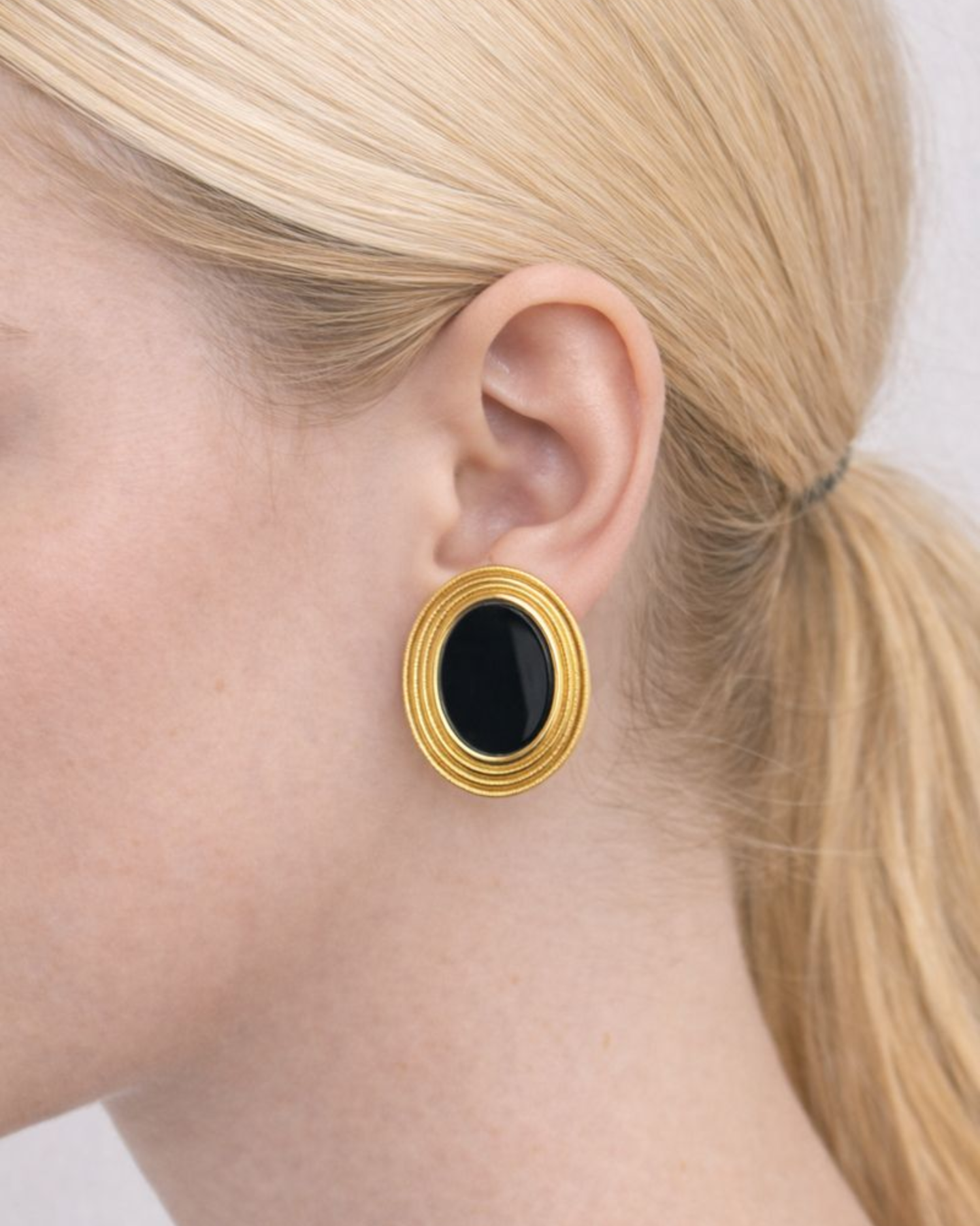 Izoa Adeline Stud Earring Black