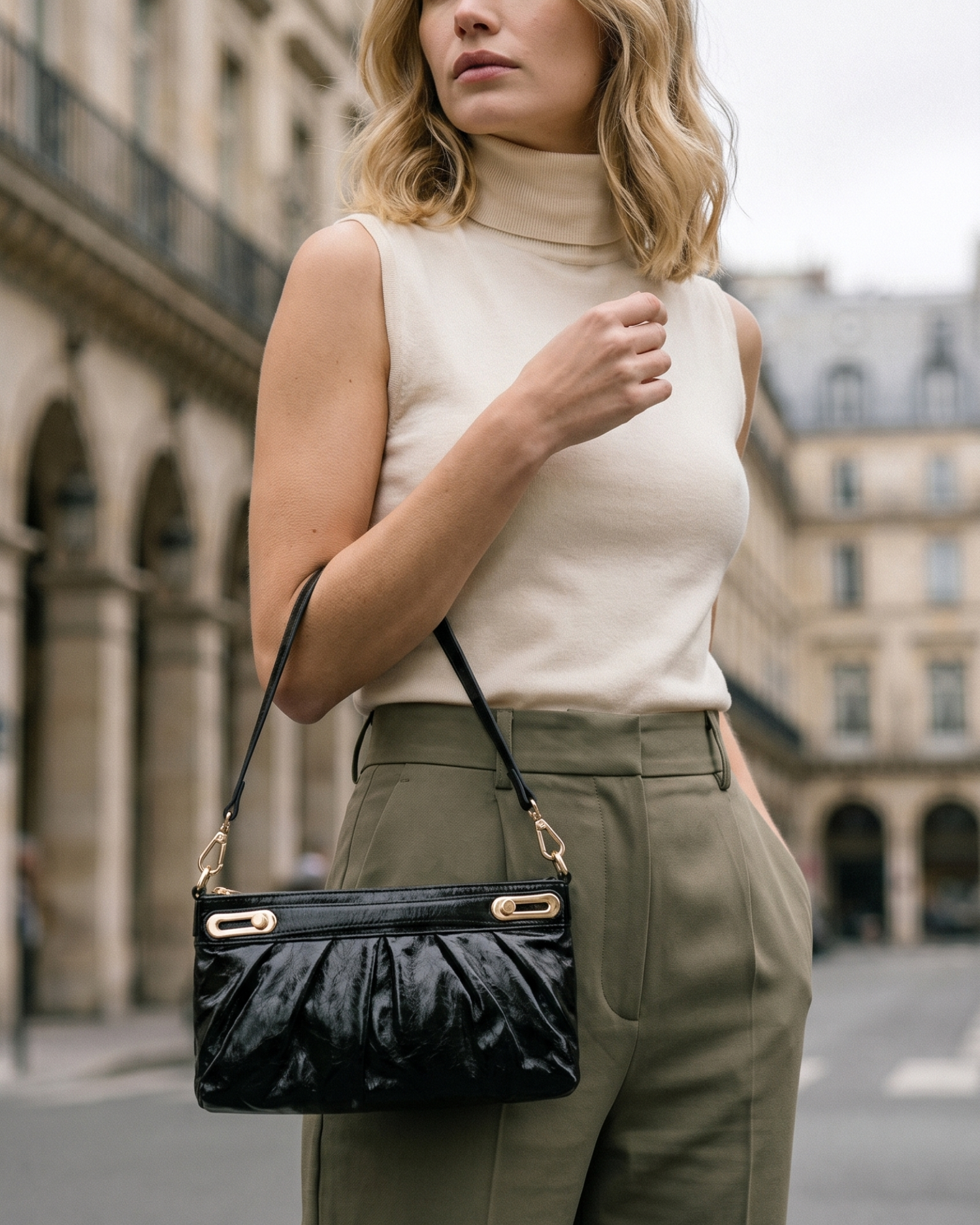 Izoa Amelie Clutch Bag in Black