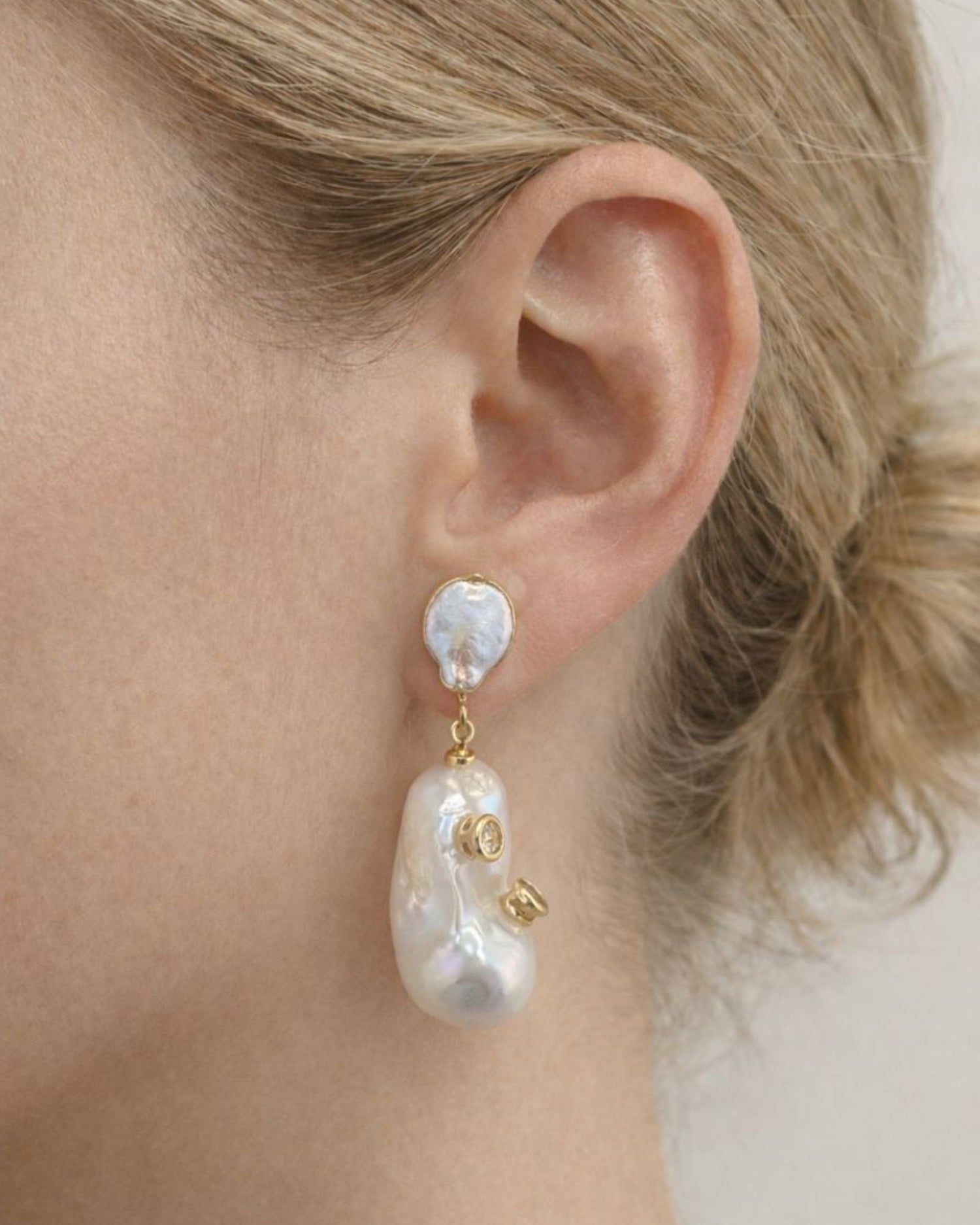 Izoa Calista Baroque Pearl Earrings Gold Clear Freshwater Pearl