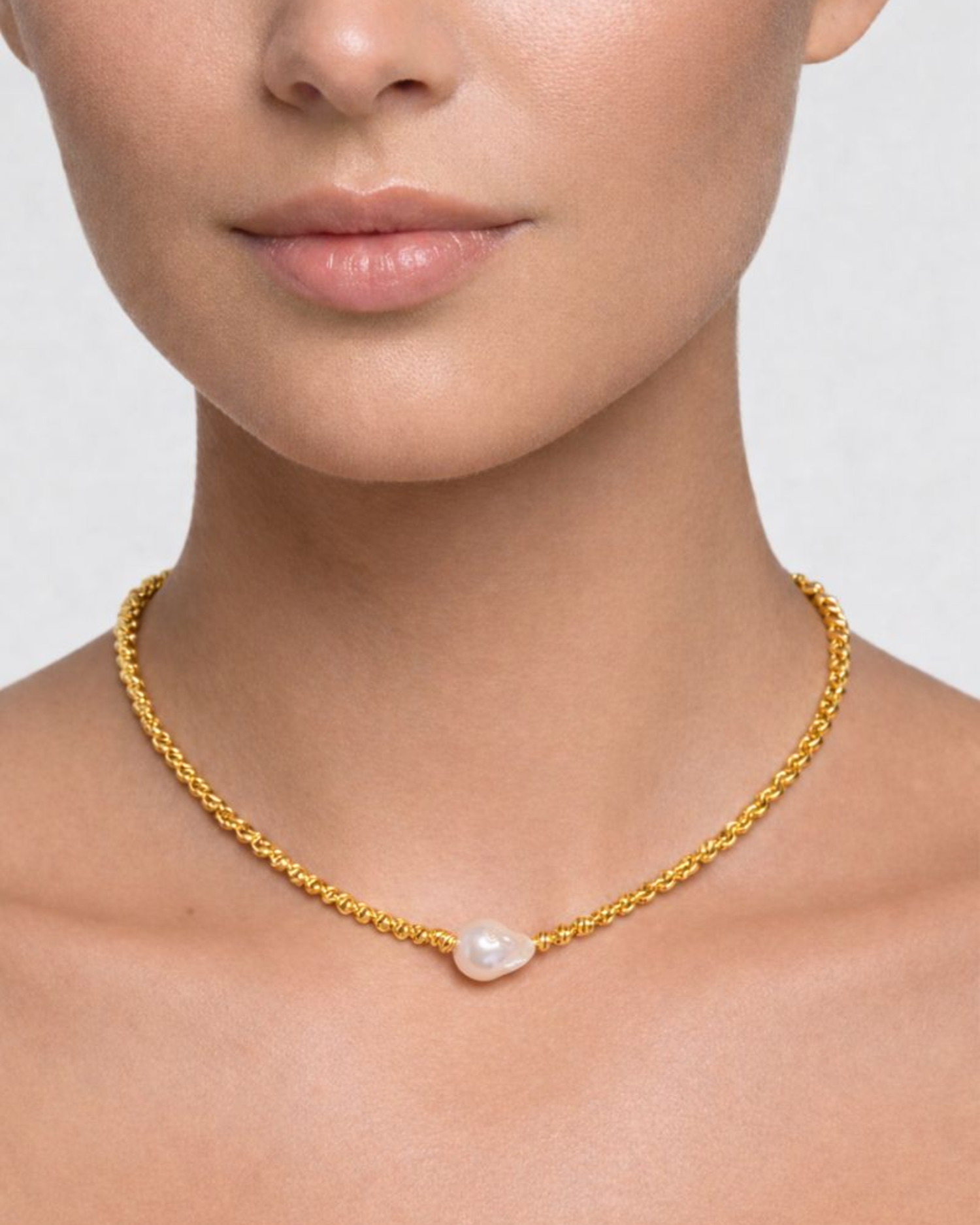 Izoa PRE-ORDER: Amarae Pearl Necklace Gold