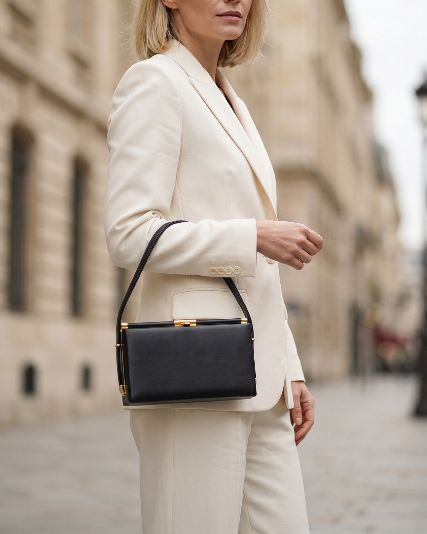 Izoa Mikki Clutch Black Gold