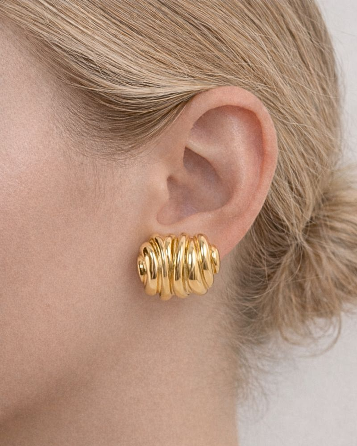 Izoa Aimee Stud Earrings Gold