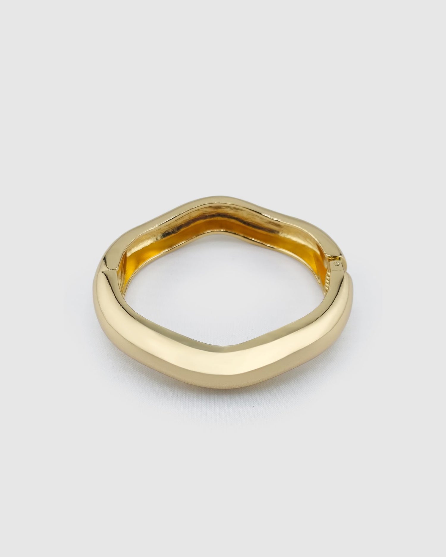 Izoa Lily Wave Bangle Gold