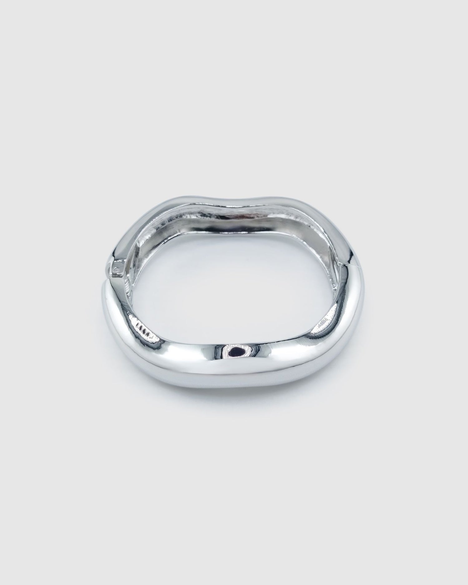 Izoa Lily Wave Bangle Silver