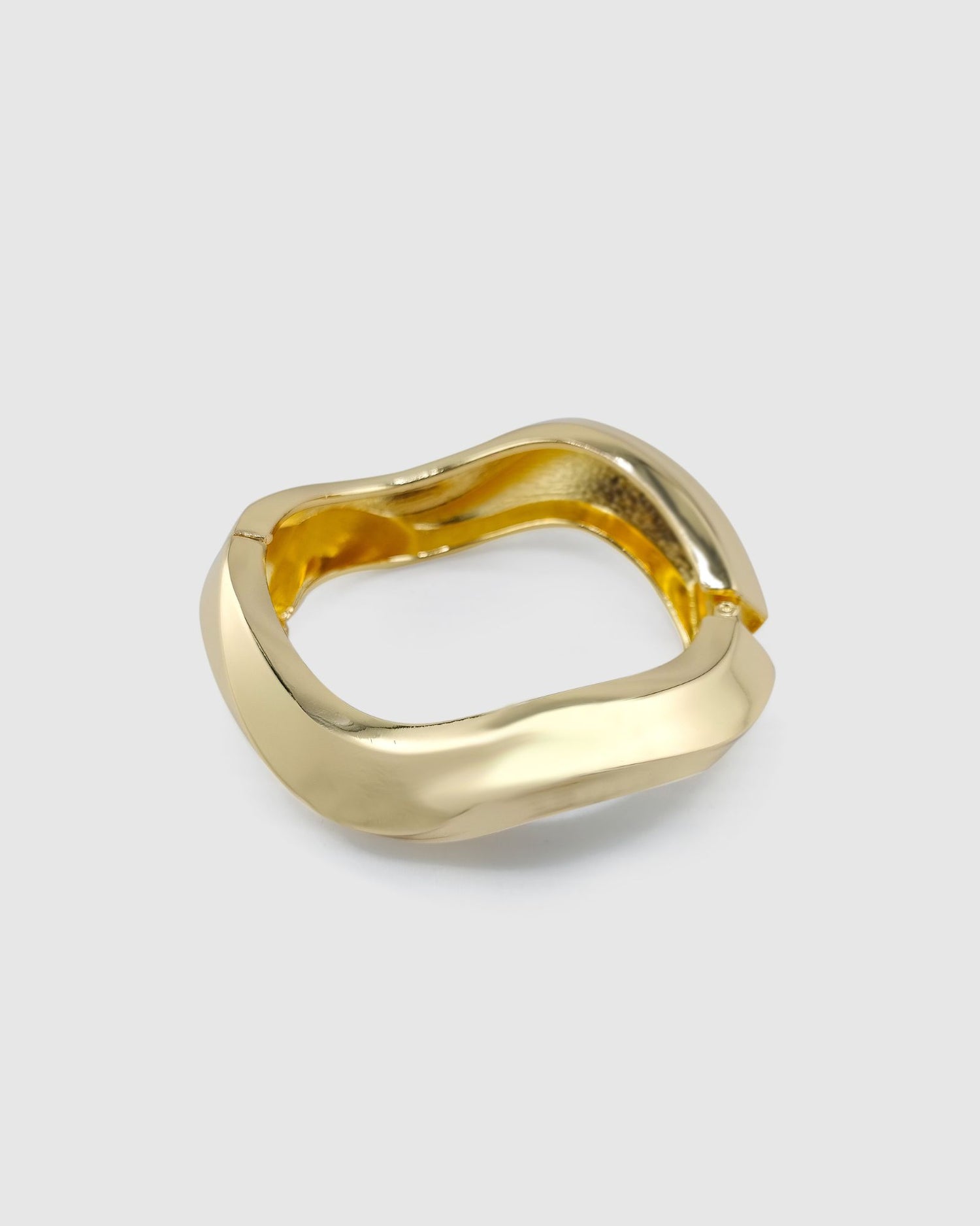 Izoa Nala Wave Bangle Gold