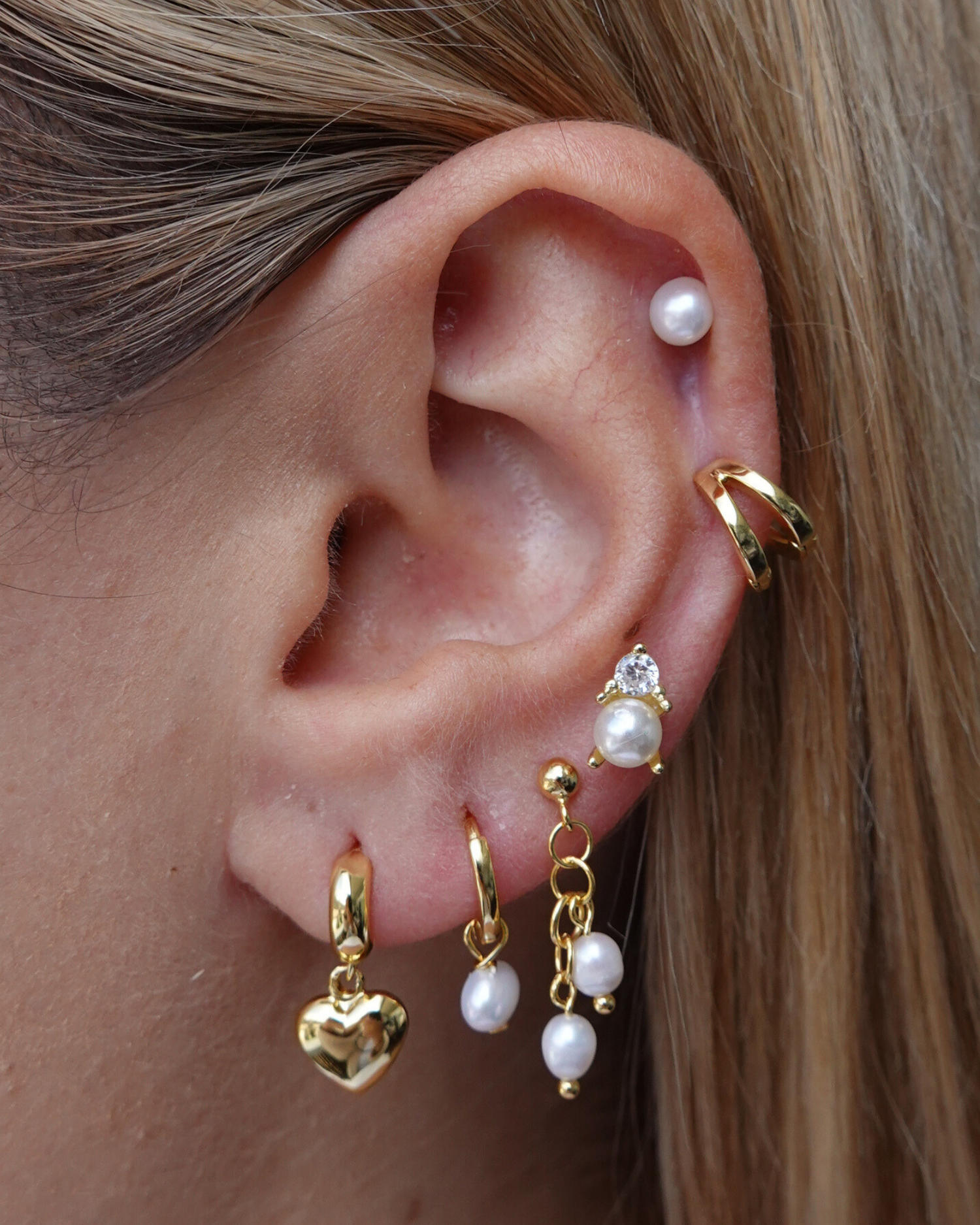 Izoa Penny Heart Stud Earrings Gold