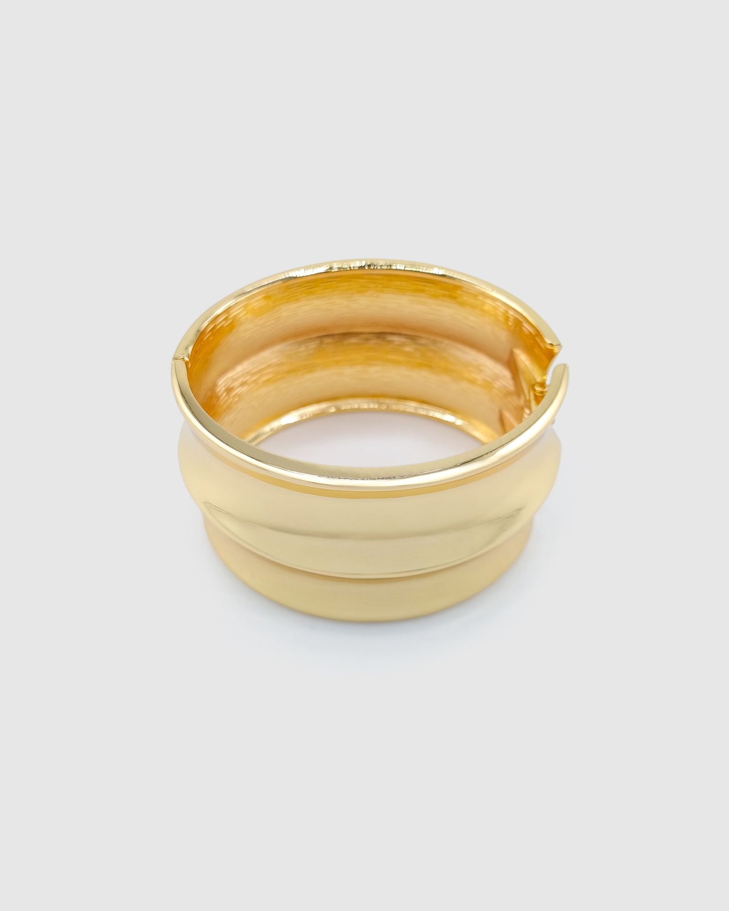 Izoa Tali Bangle Gold