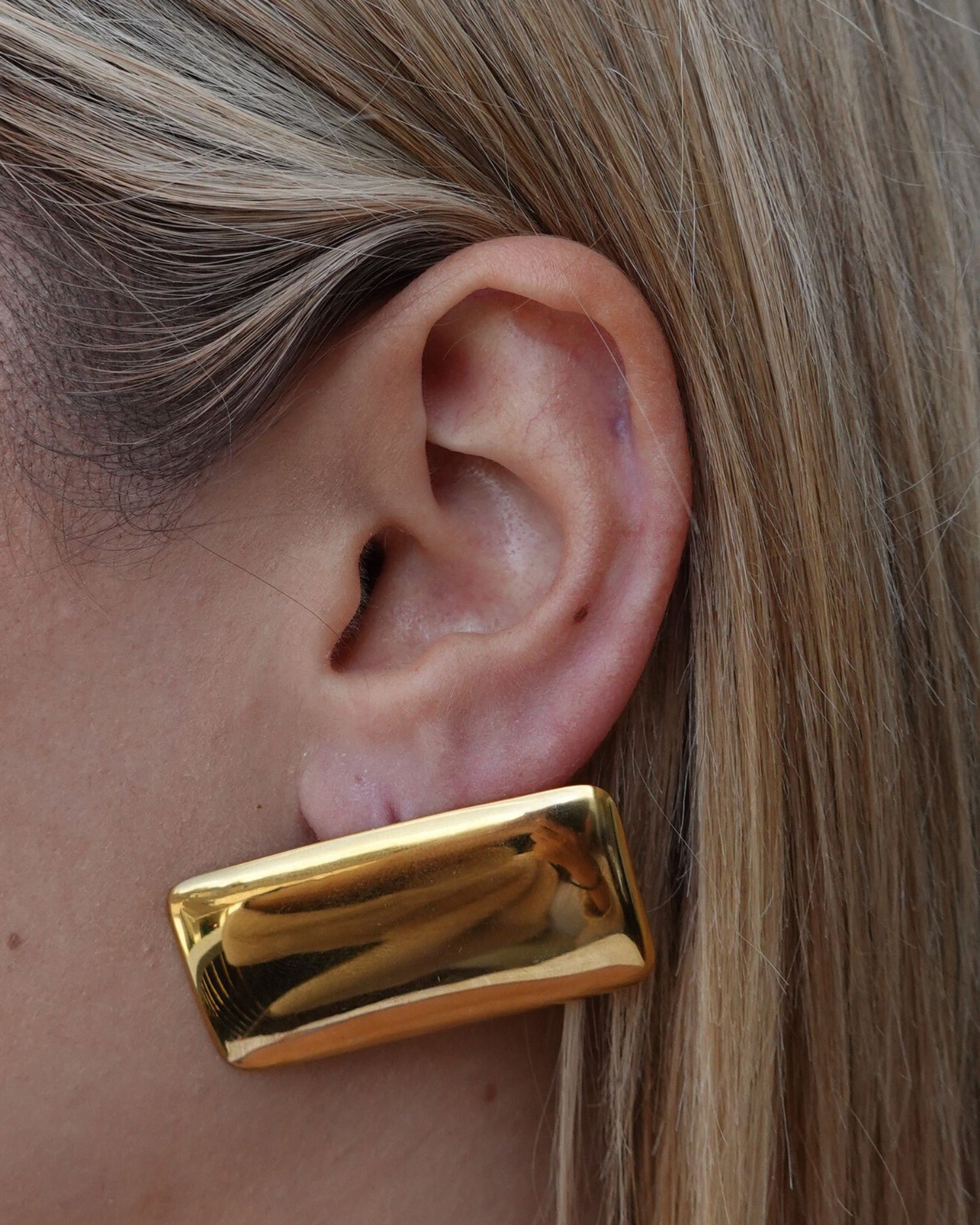 Izoa Tamara Stud Earrings Gold