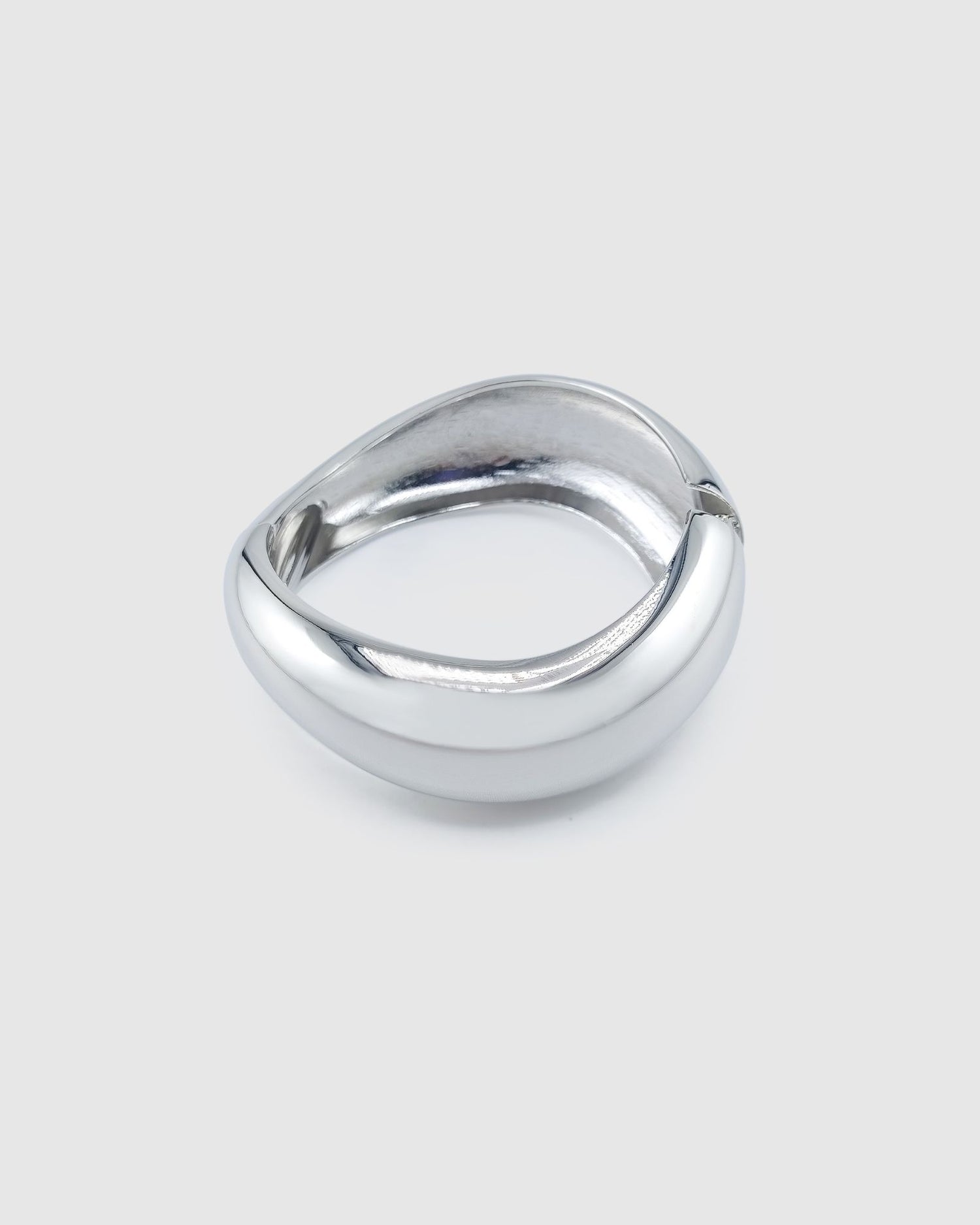 Izoa Wave Bangle Silver