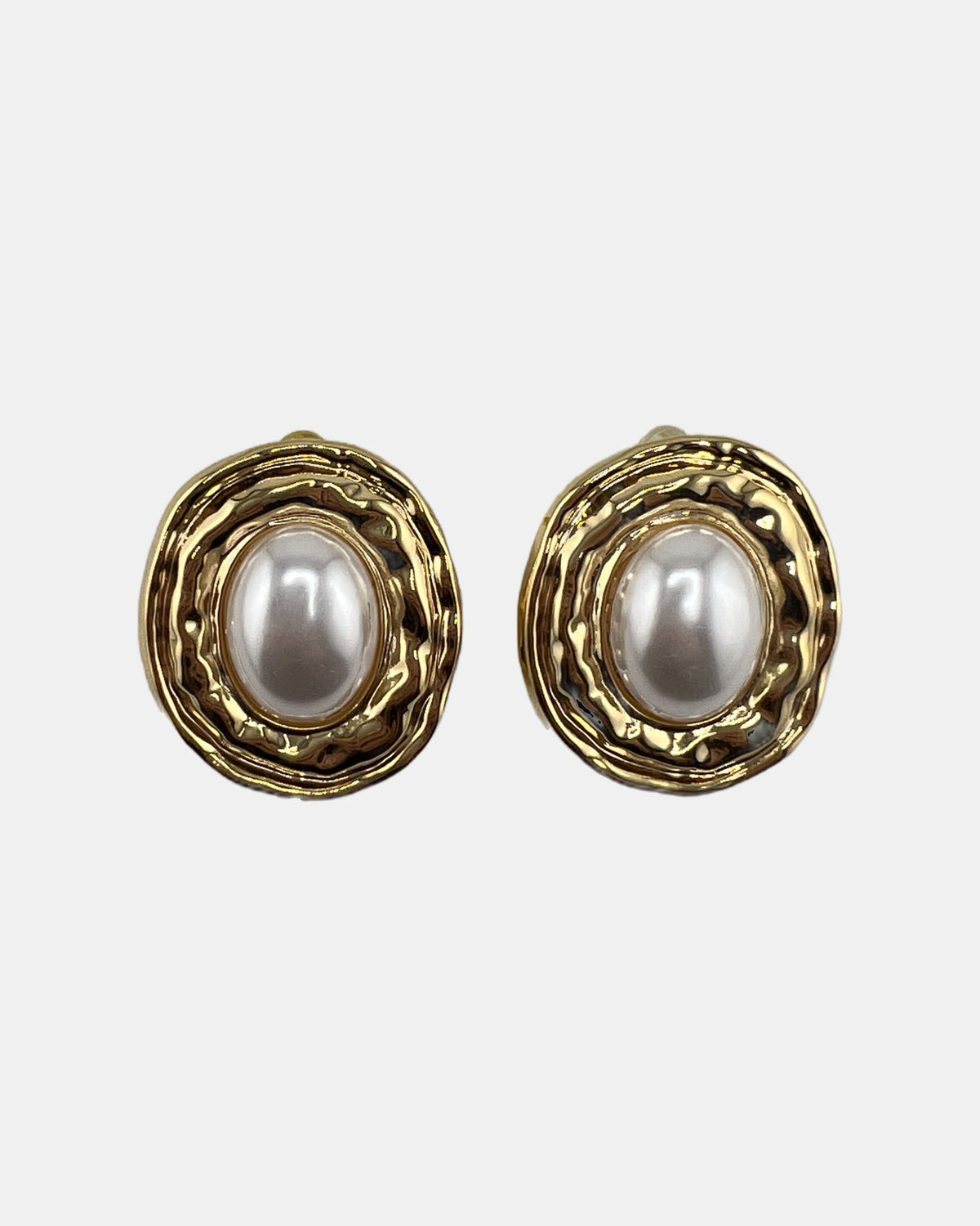 Izoa Winifred Hammered Pearl Statement Stud Earrings Pearl - front view