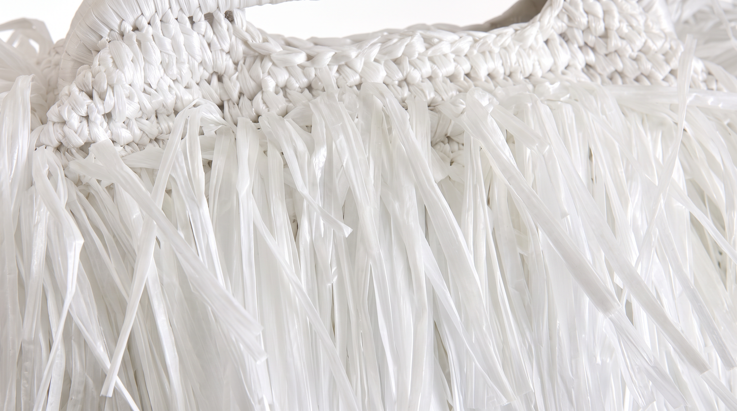 Izoa Bridgett Tassel Clutch – White Hand-Woven Crochet Fringe Bag with Handle