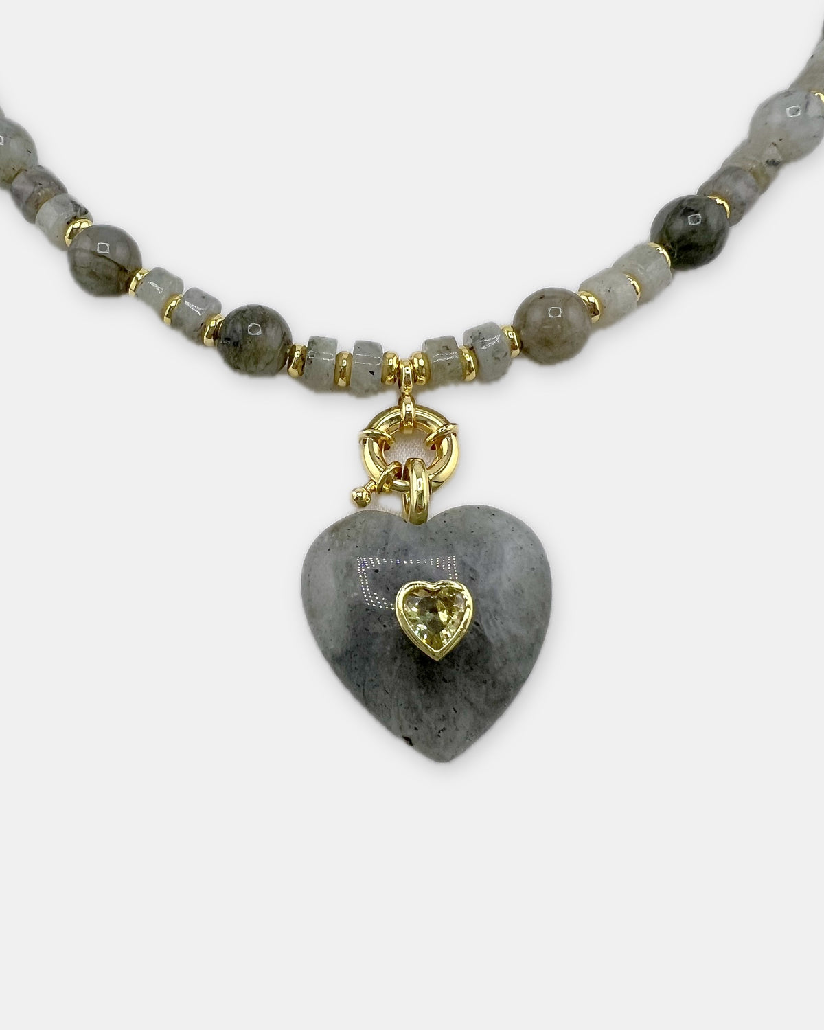 Izoa Rosamund Gemstone Heart Necklace in Labradorite – close-up detail