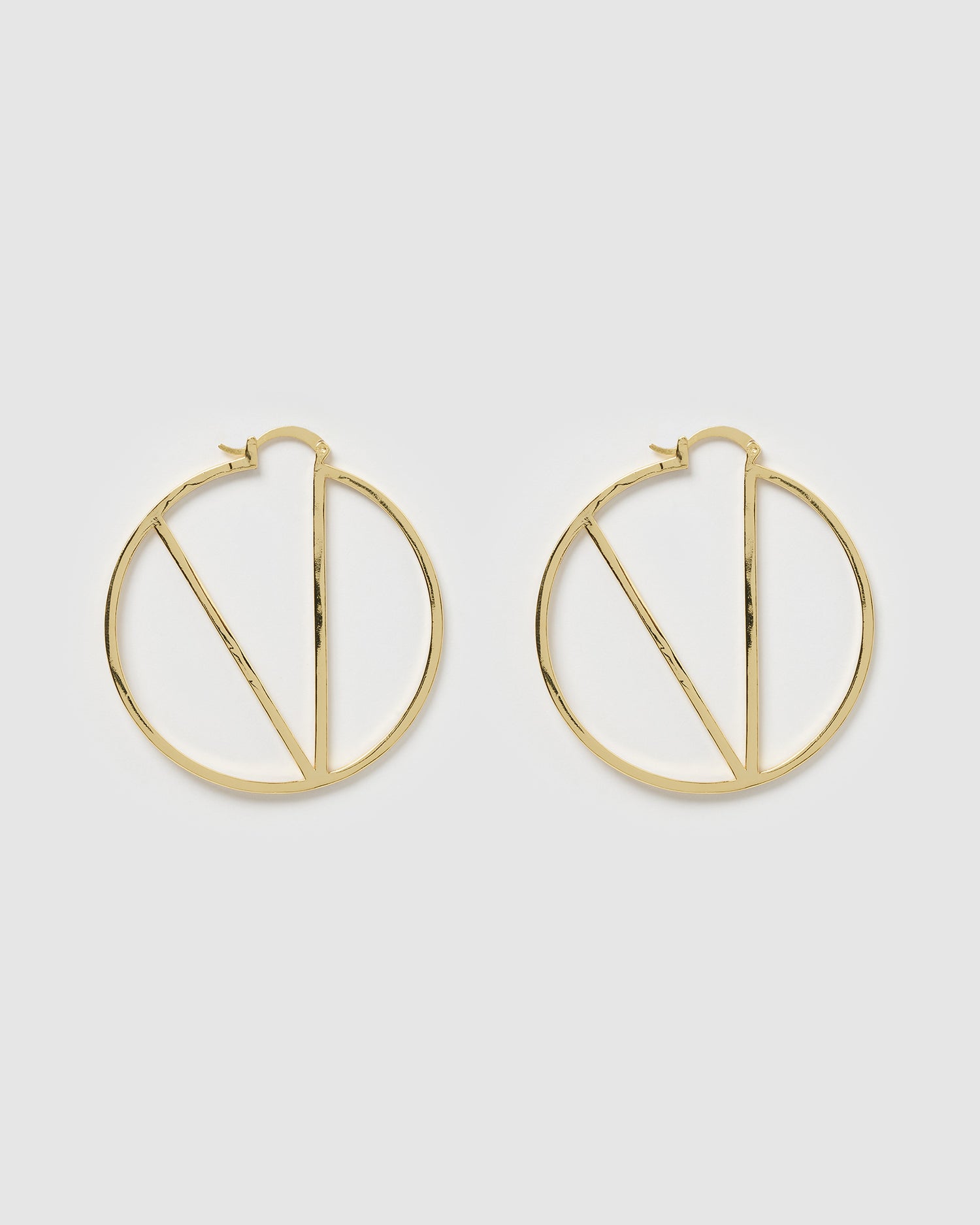 Izoa Alphabet Letter V Hoop Earrings